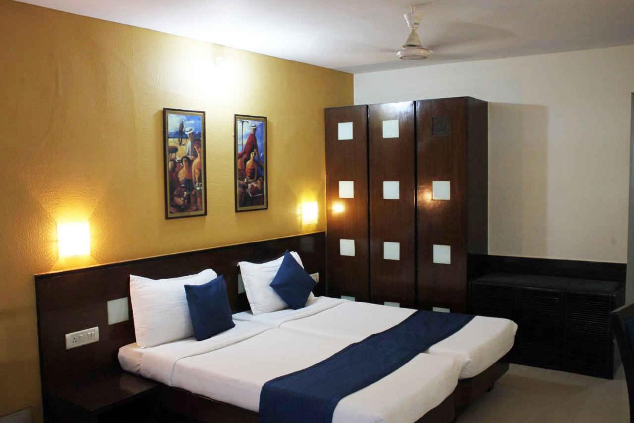 Sukh Hotel Mumbai Exteriör bild