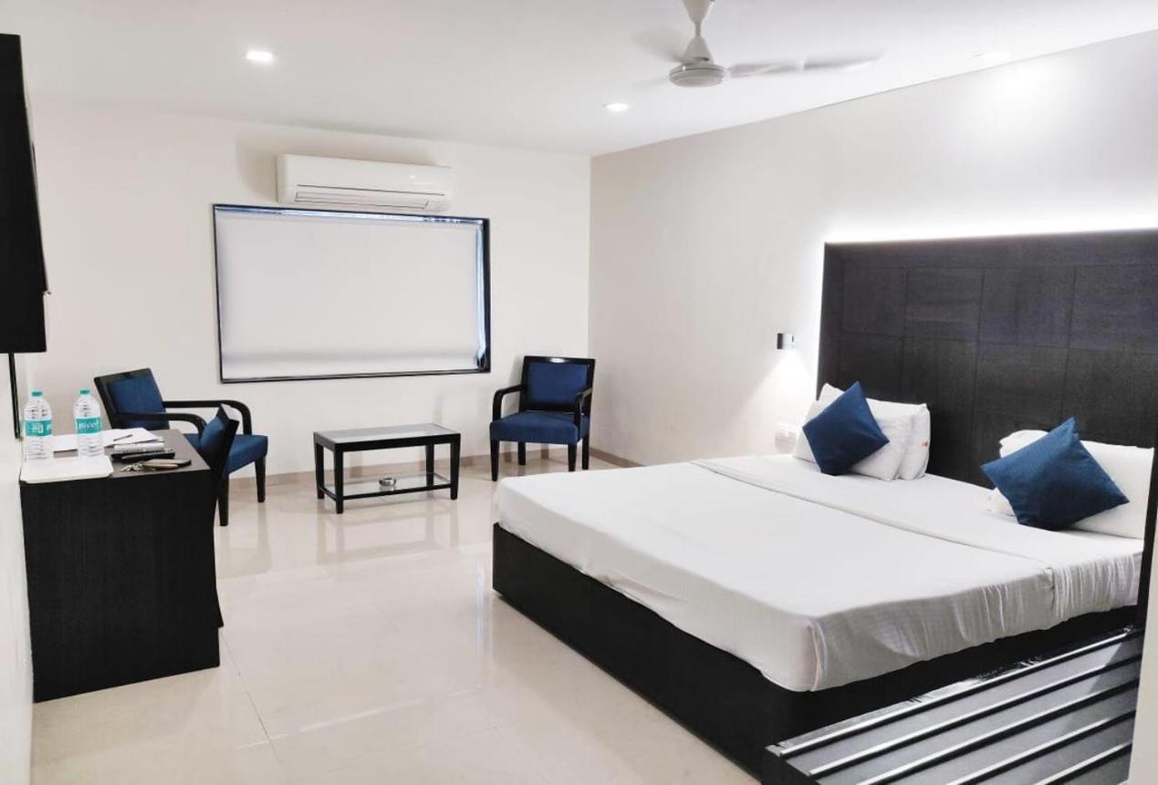 Sukh Hotel Mumbai Exteriör bild