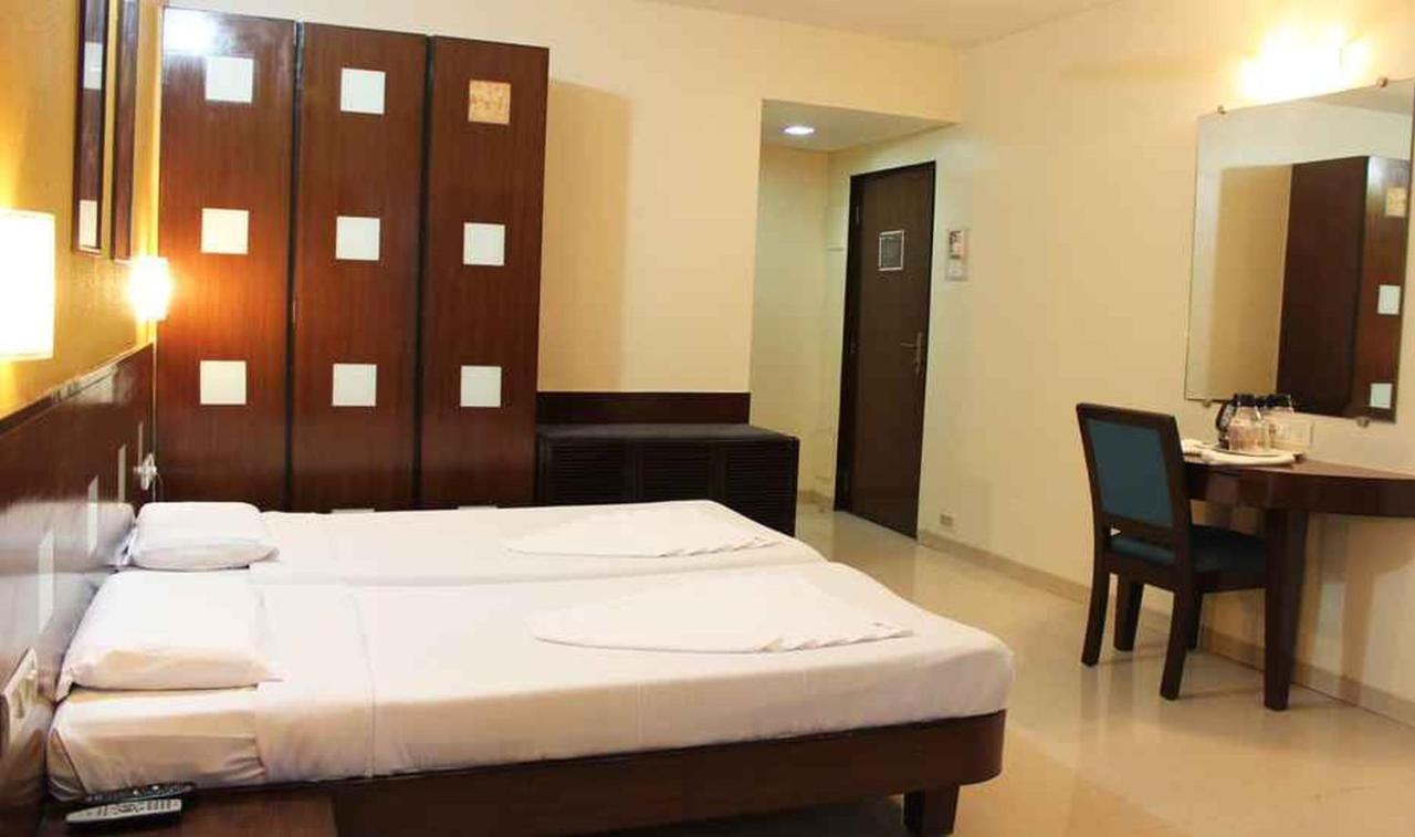 Sukh Hotel Mumbai Exteriör bild