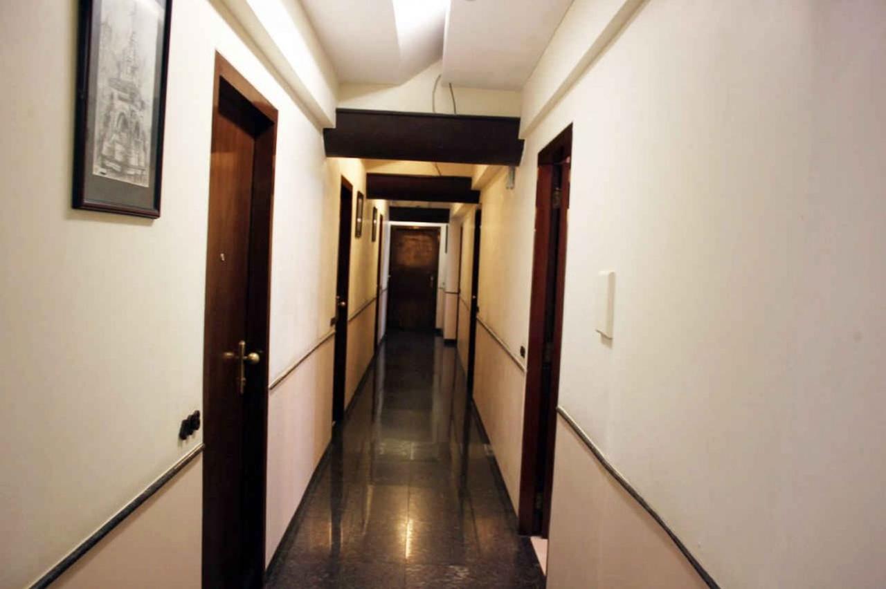 Sukh Hotel Mumbai Exteriör bild