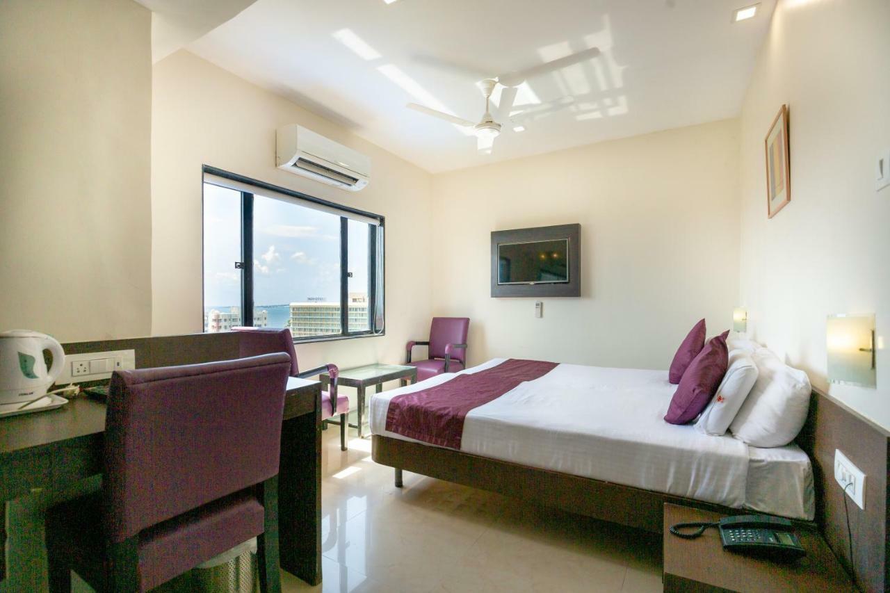 Sukh Hotel Mumbai Exteriör bild