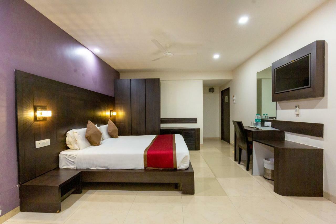 Sukh Hotel Mumbai Exteriör bild