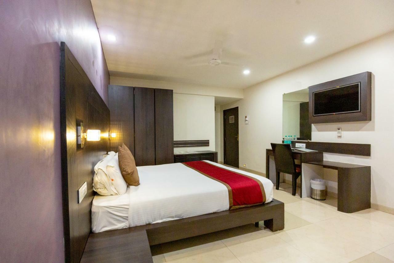 Sukh Hotel Mumbai Exteriör bild