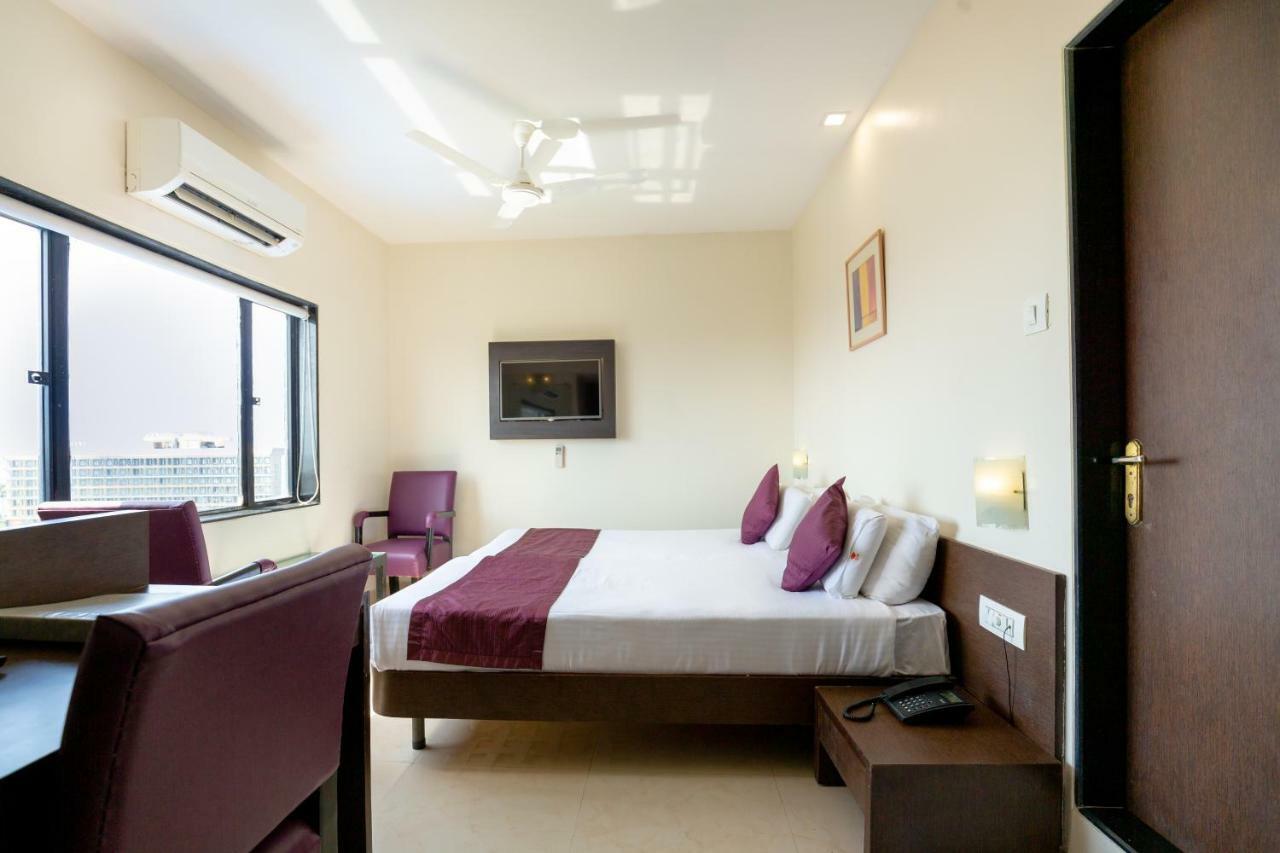 Sukh Hotel Mumbai Exteriör bild