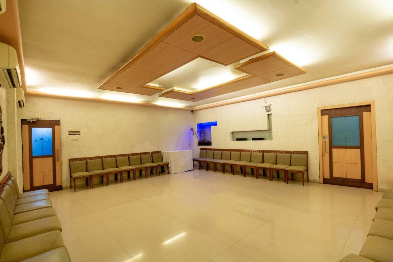 Sukh Hotel Mumbai Exteriör bild