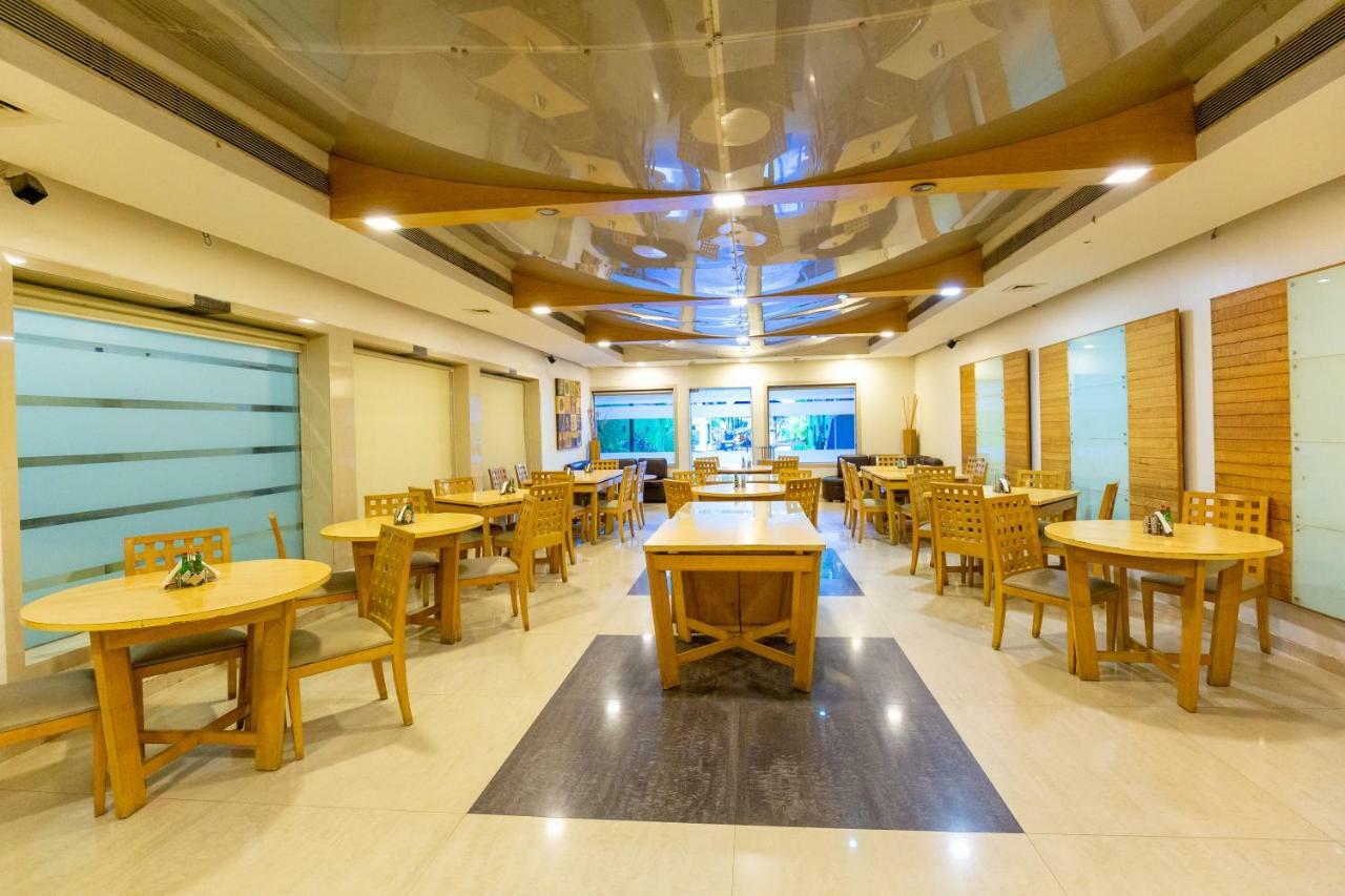 Sukh Hotel Mumbai Exteriör bild