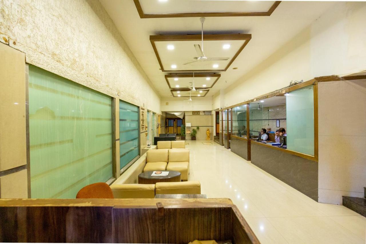 Sukh Hotel Mumbai Exteriör bild