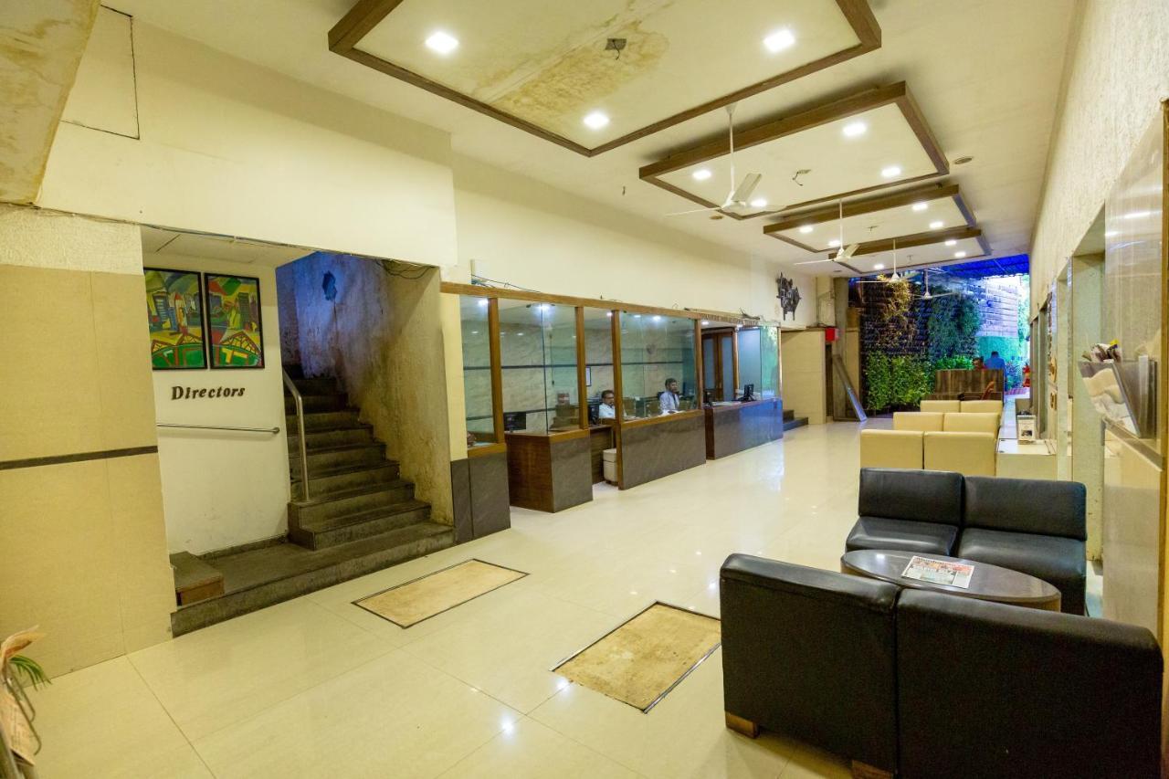 Sukh Hotel Mumbai Exteriör bild